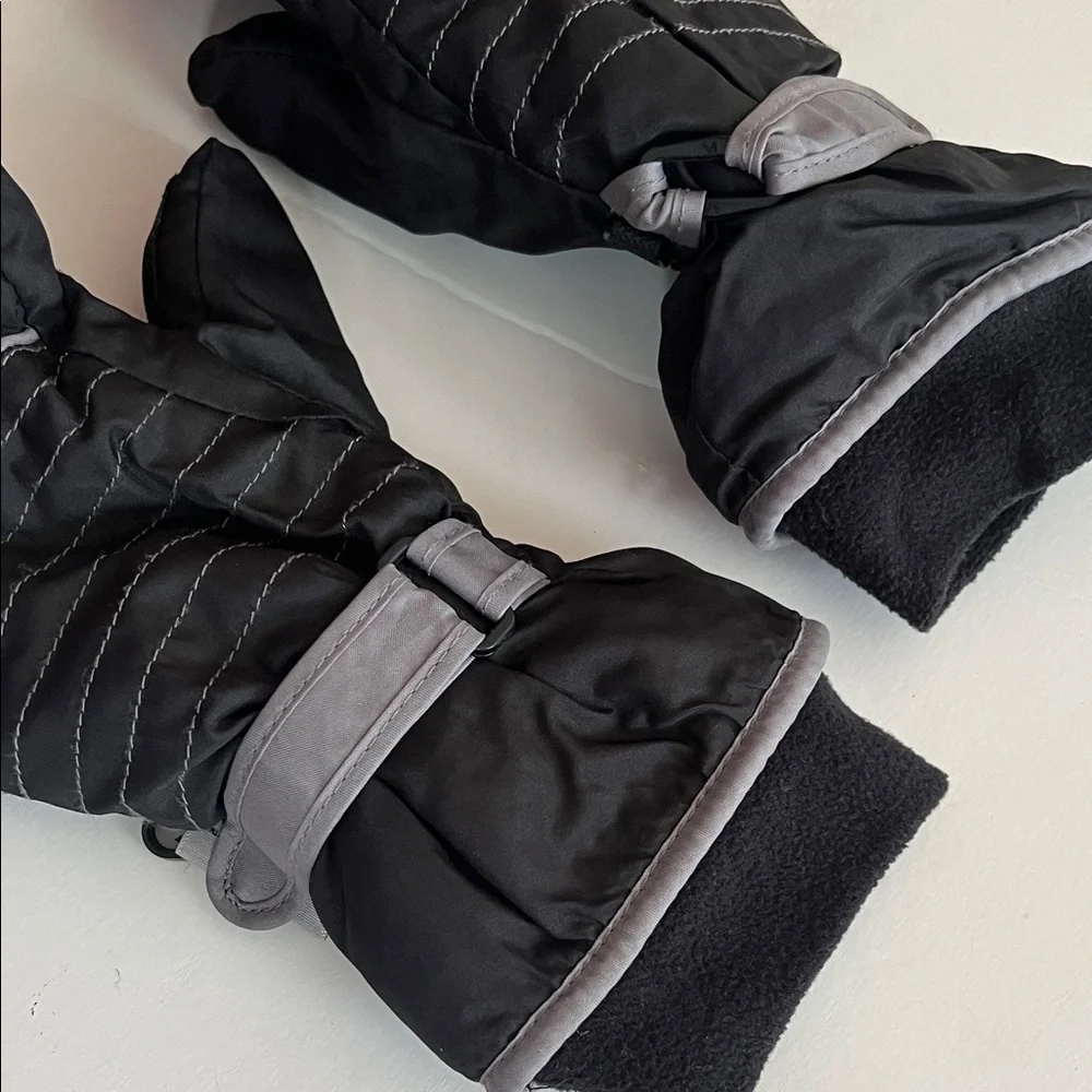 Kids Black Winter Gloves